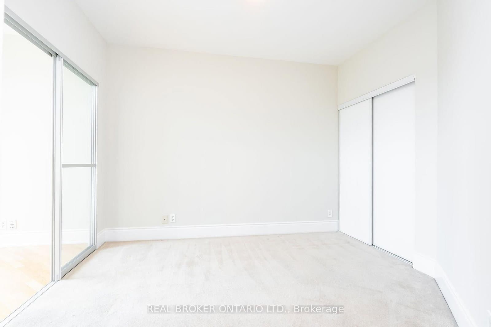 18 Harding Boulevard, Unit PH208 thumbnail 9