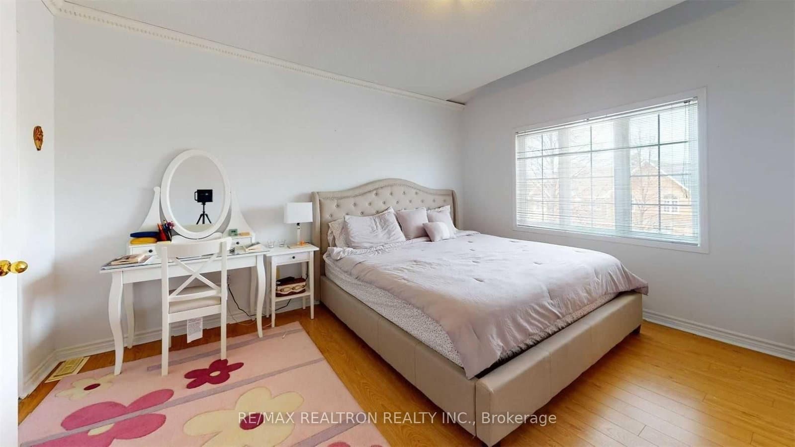 102 Royal Chapin Crescent thumbnail 13