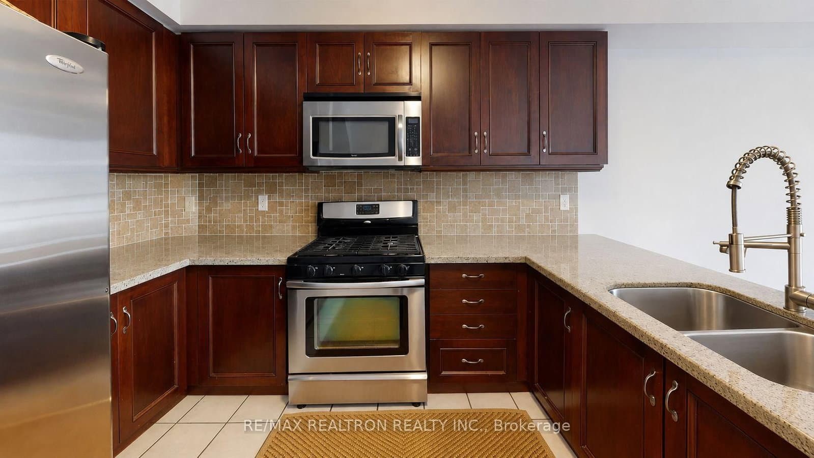 102 Royal Chapin Crescent thumbnail 6