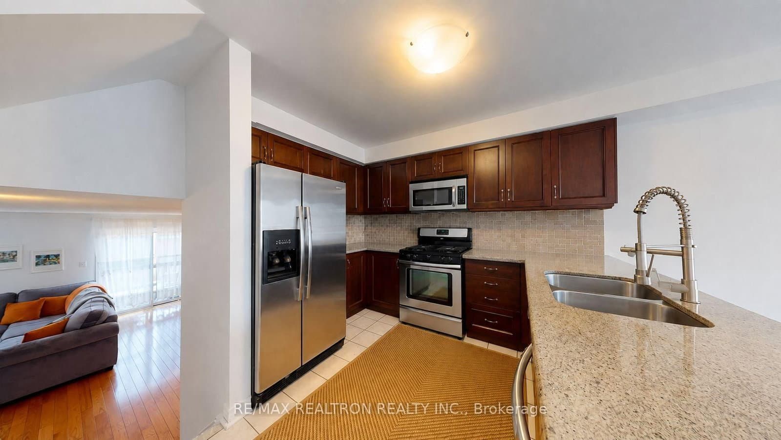 102 Royal Chapin Crescent thumbnail 7