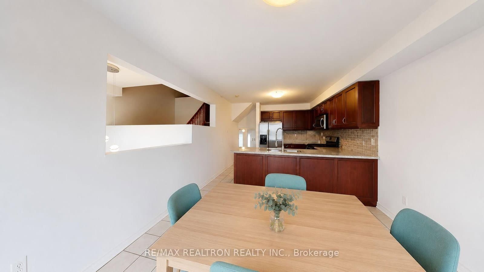 102 Royal Chapin Crescent thumbnail 8