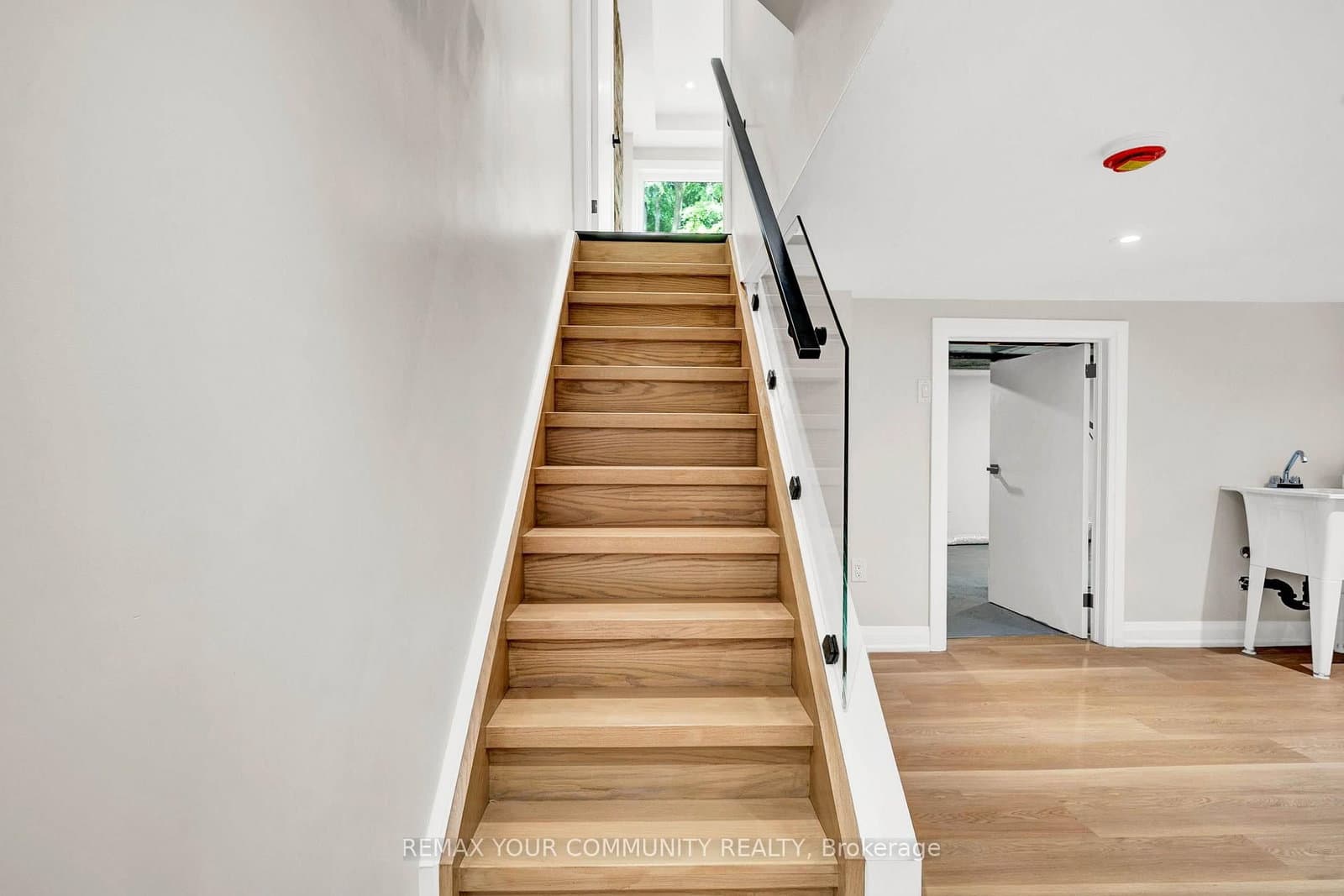 137 Clarence Street thumbnail 25