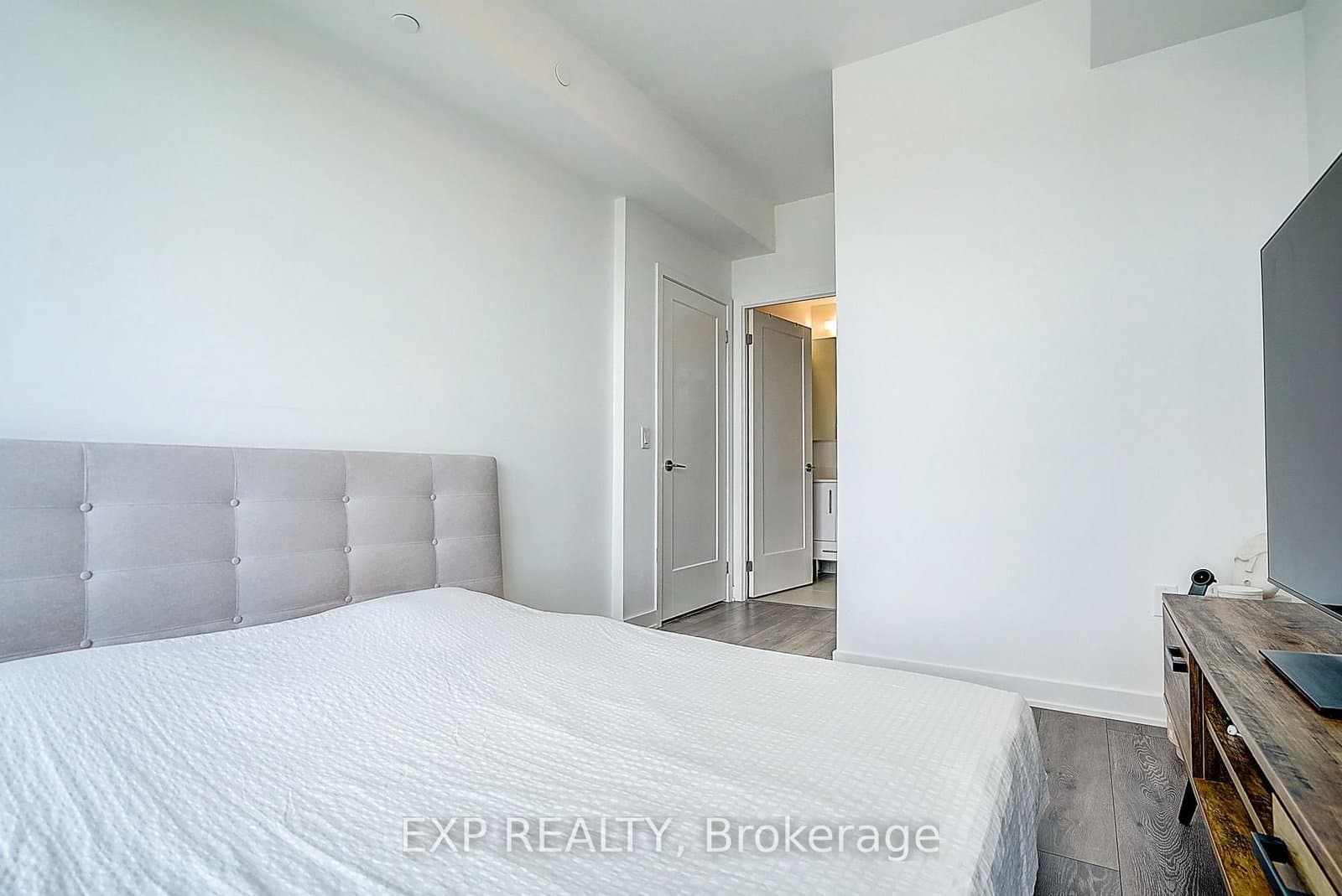 105 Oneida Crescent, Unit 1811 thumbnail 15