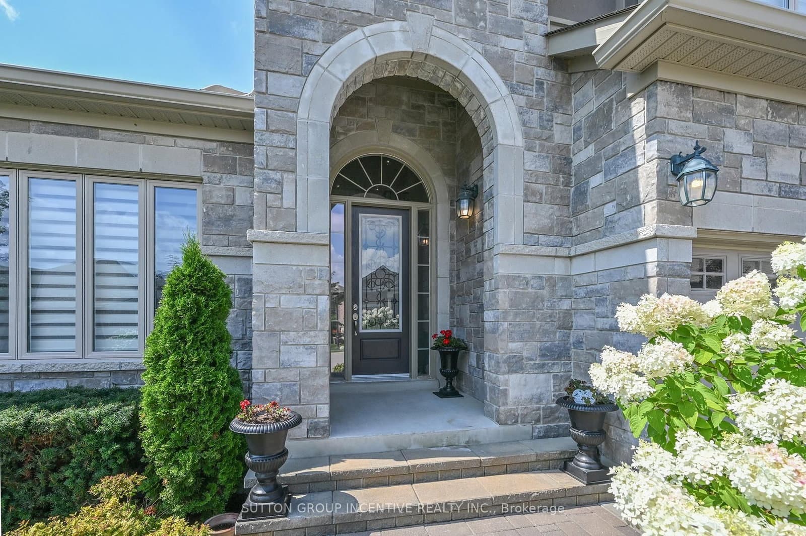 4 Westmount Drive thumbnail 2