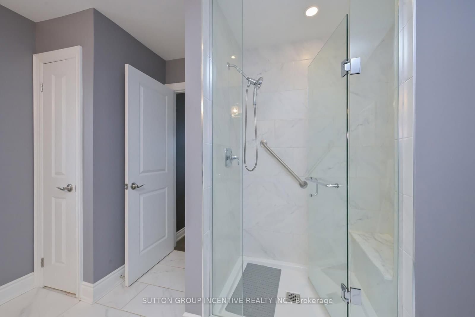 4 Westmount Drive thumbnail 26