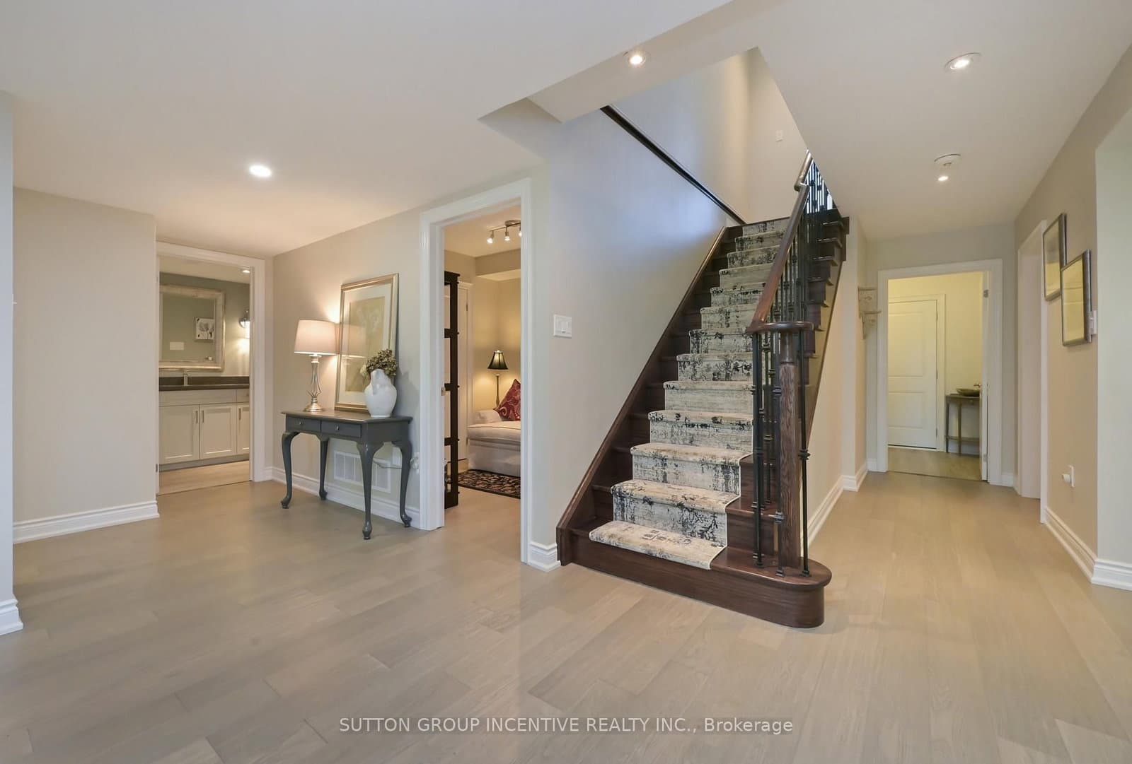 4 Westmount Drive thumbnail 30