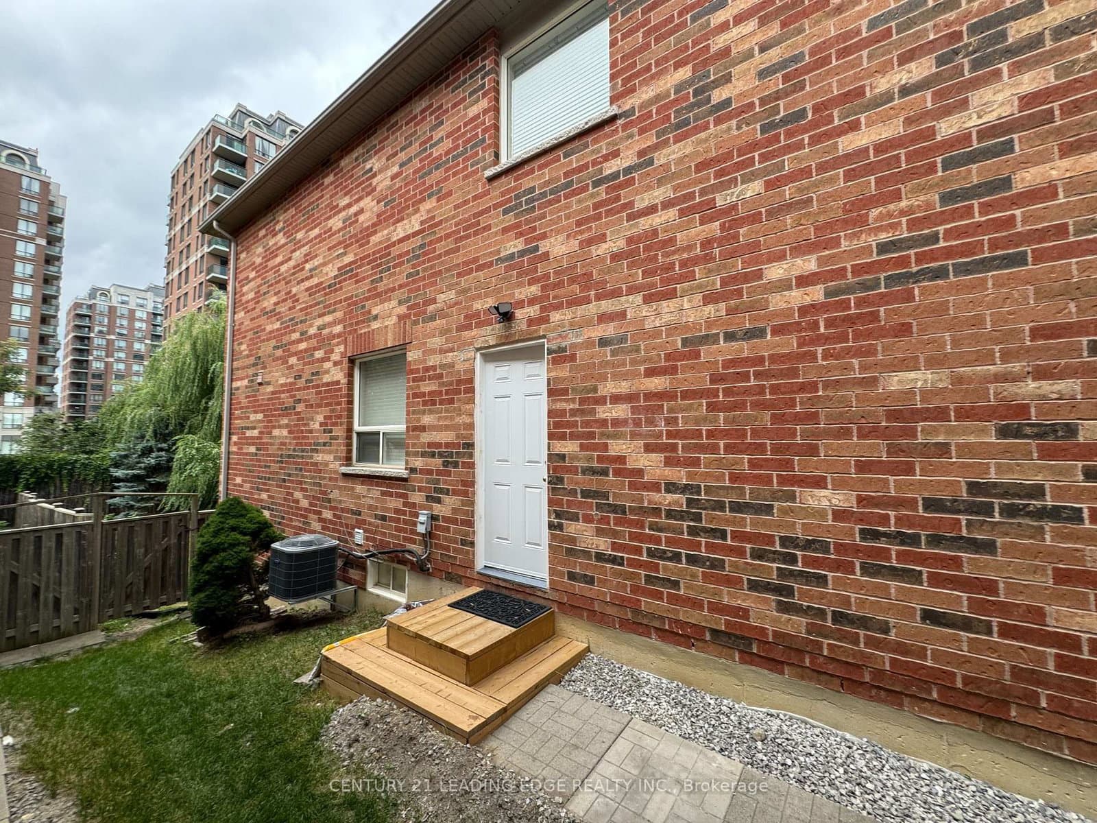 97 Revelstoke Crescent, Unit Basement thumbnail 2