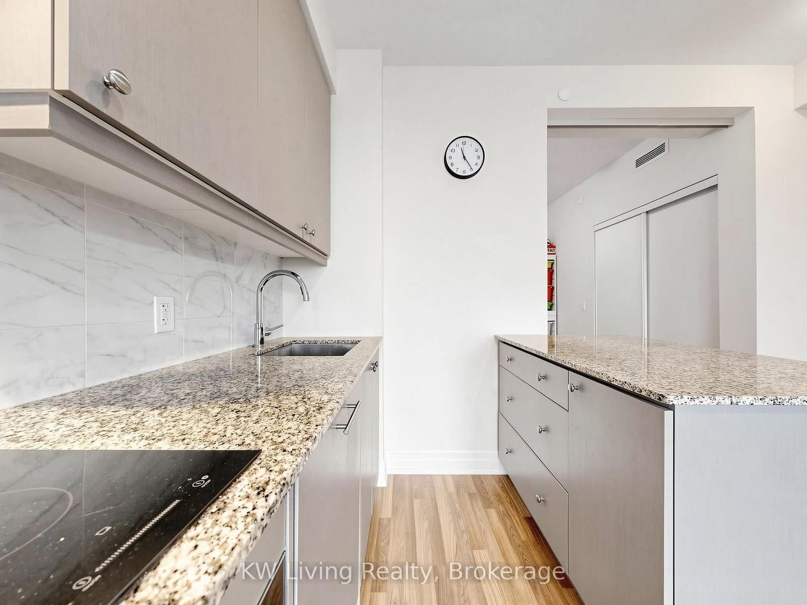 9075 Jane Street, Unit 2104 thumbnail 17