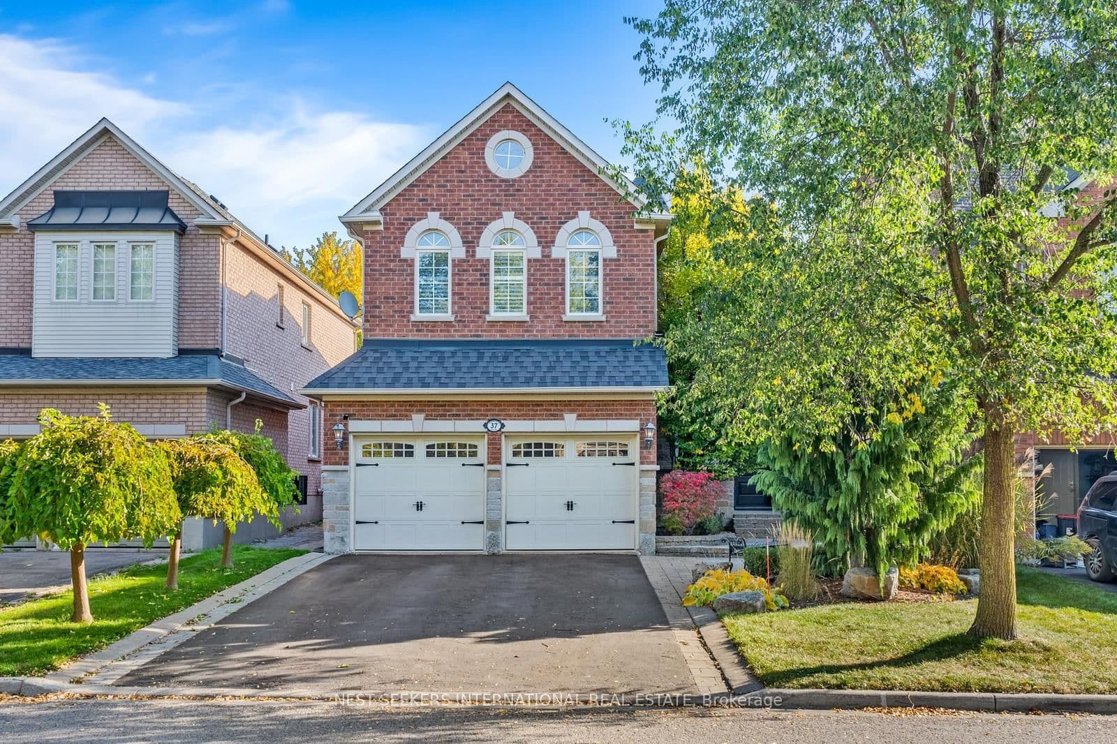 37 RAVINE EDGE Drive - Image 1