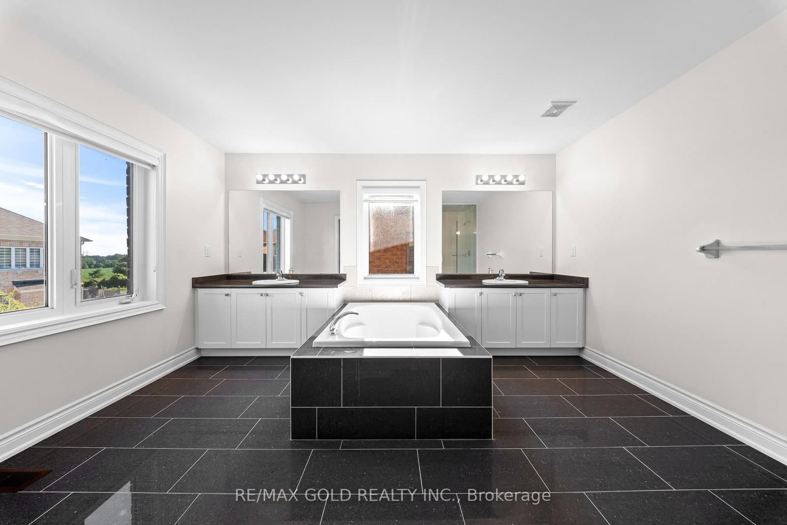 600 Mactier Drive thumbnail 20