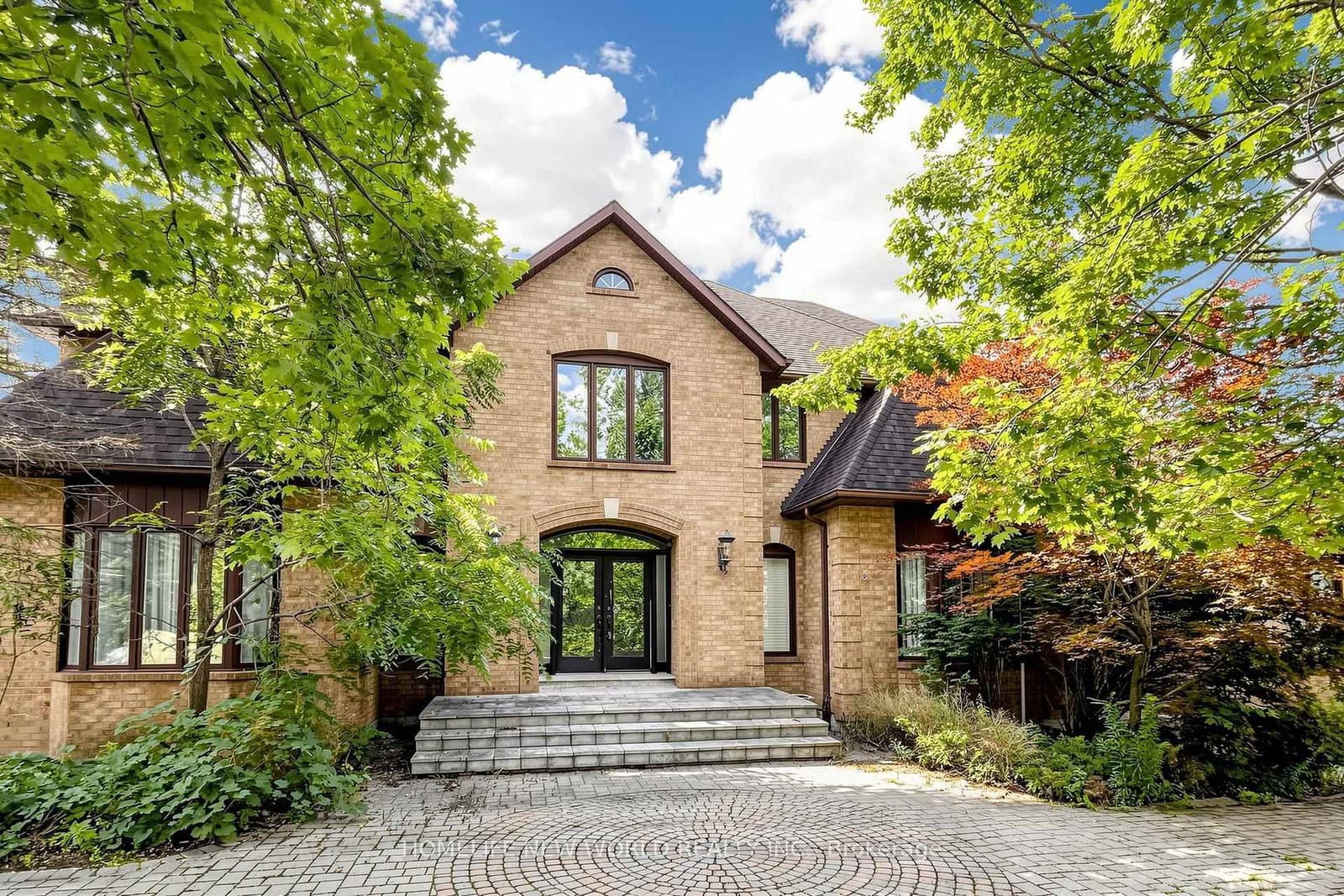 27 Walnut Glen Place - Image 1