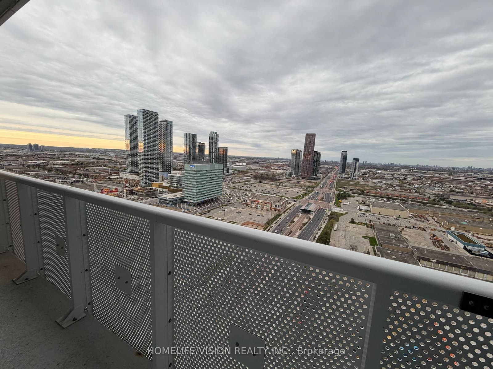 8 Interchange Way, Unit 3207 thumbnail 16