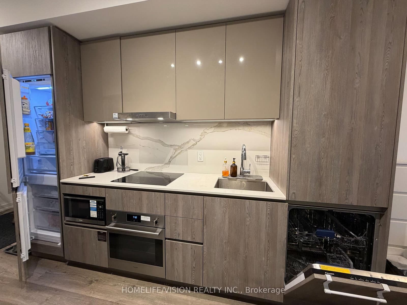 8 Interchange Way, Unit 3207 thumbnail 9