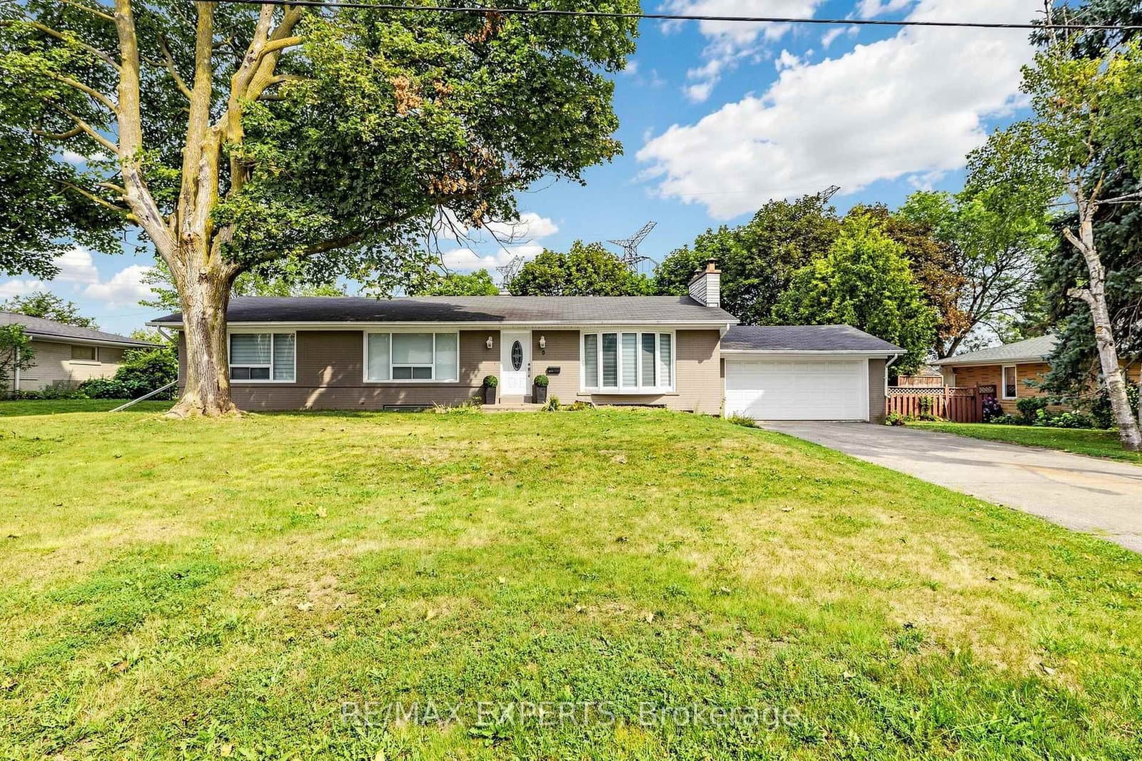 8 Longbridge Road - Image 1