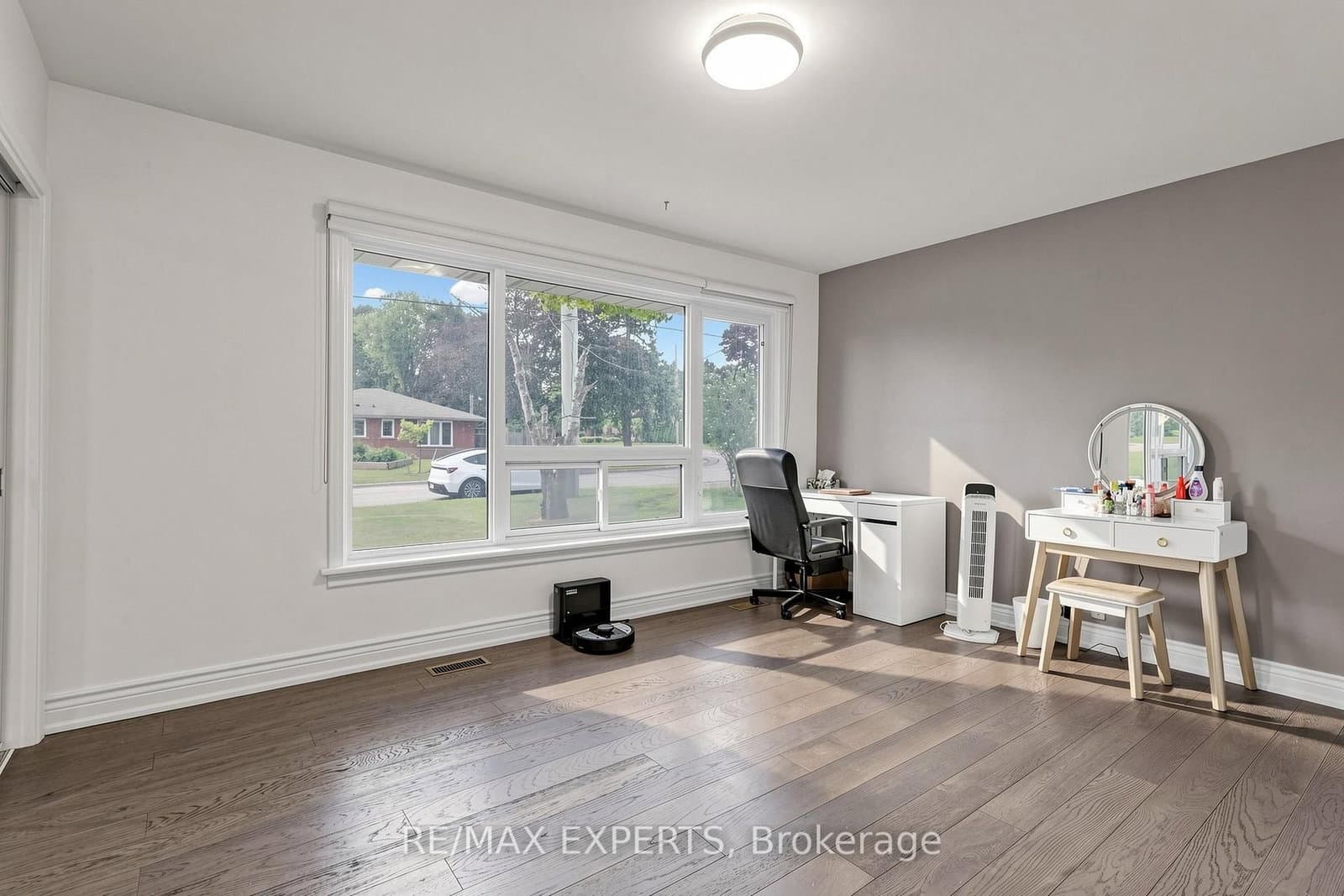 8 Longbridge Road thumbnail 14