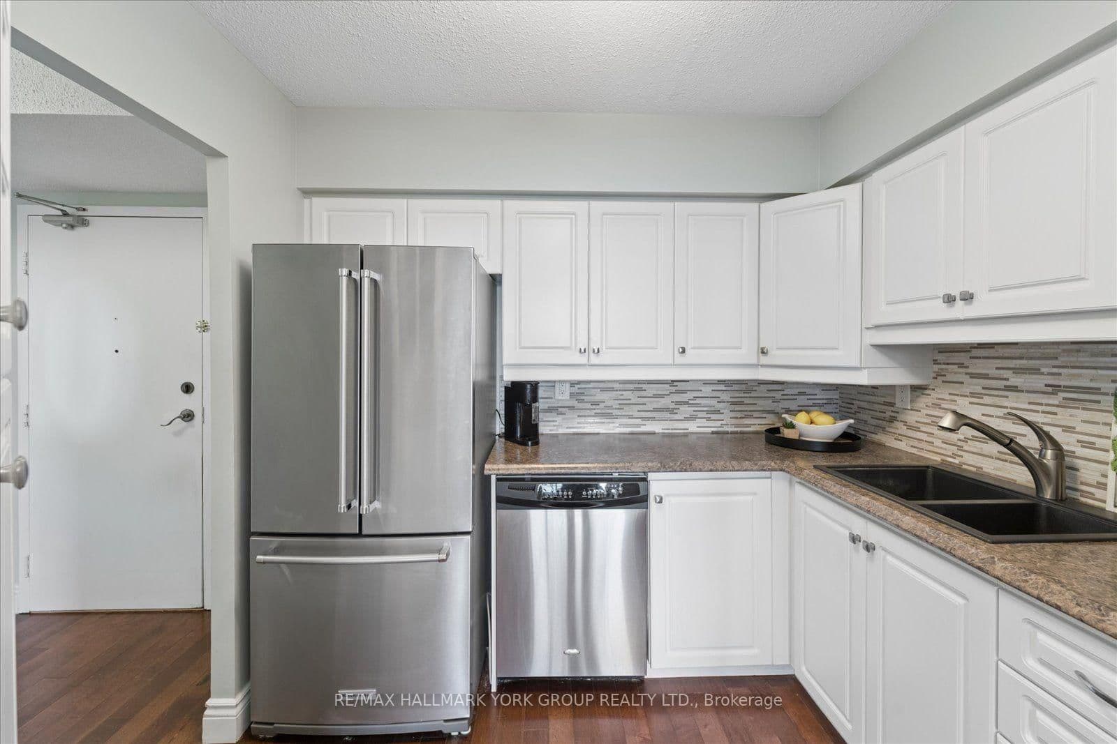 20 William Roe Boulevard, Unit 405 thumbnail 18