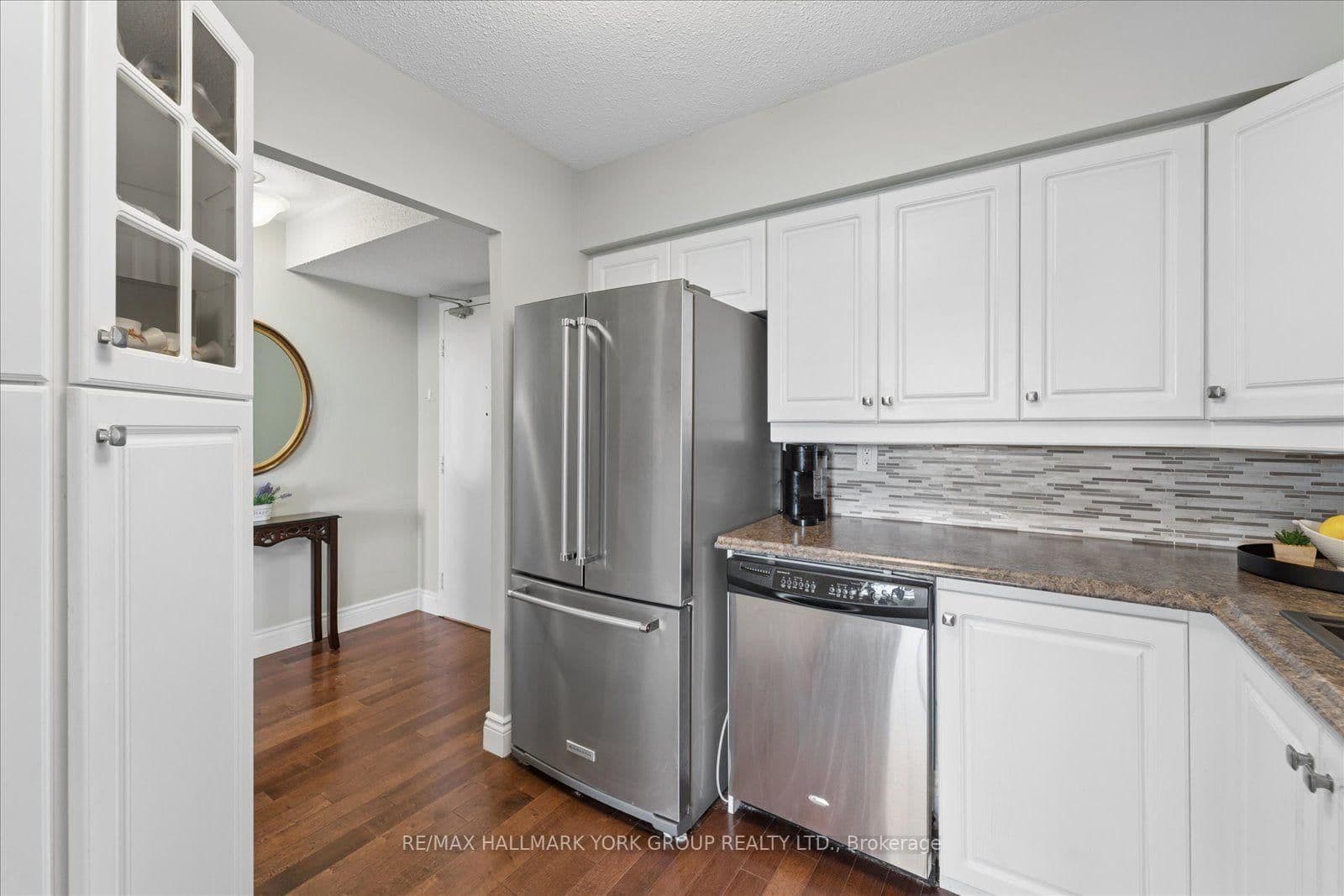 20 William Roe Boulevard, Unit 405 thumbnail 19