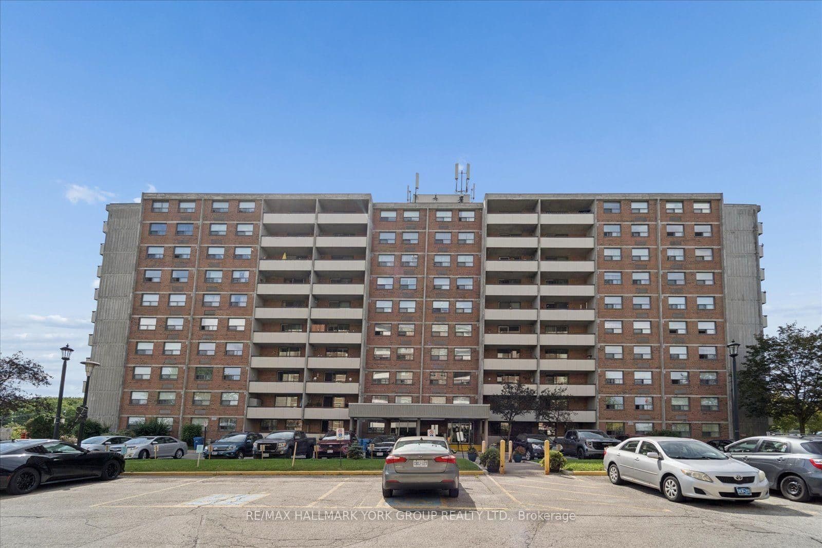 20 William Roe Boulevard, Unit 405 thumbnail 2