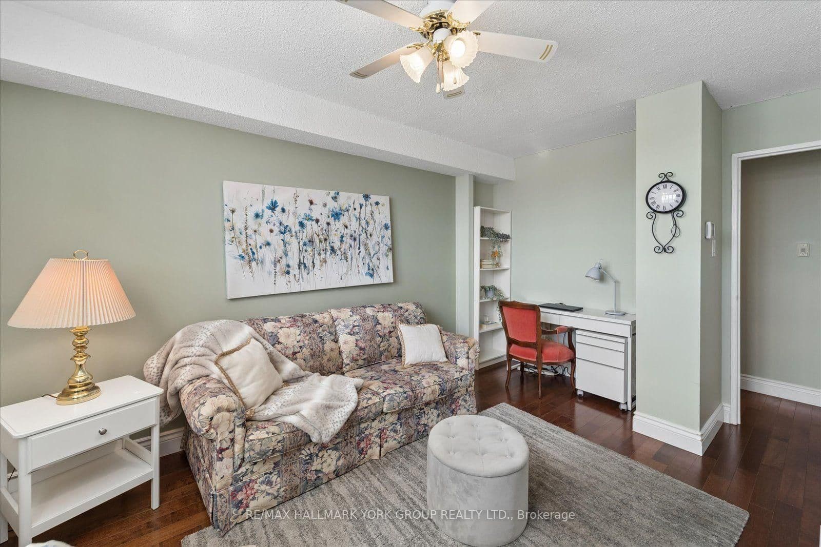 20 William Roe Boulevard, Unit 405 thumbnail 24
