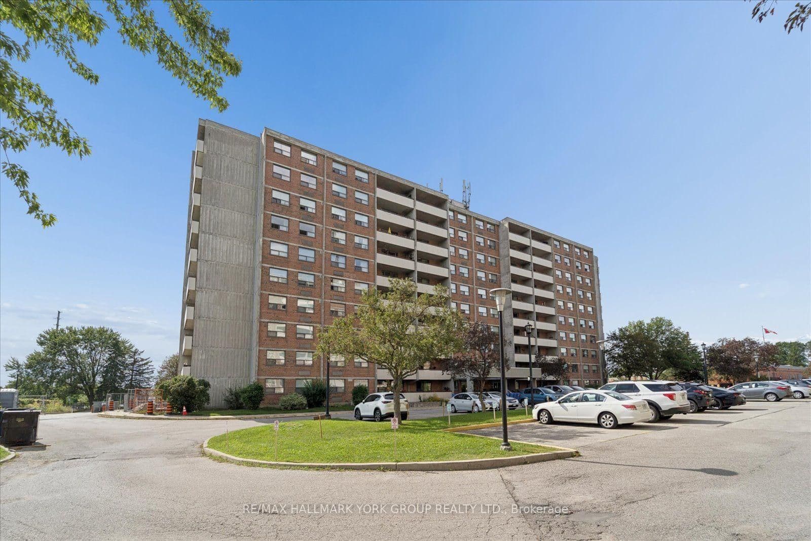 20 William Roe Boulevard, Unit 405 thumbnail 3