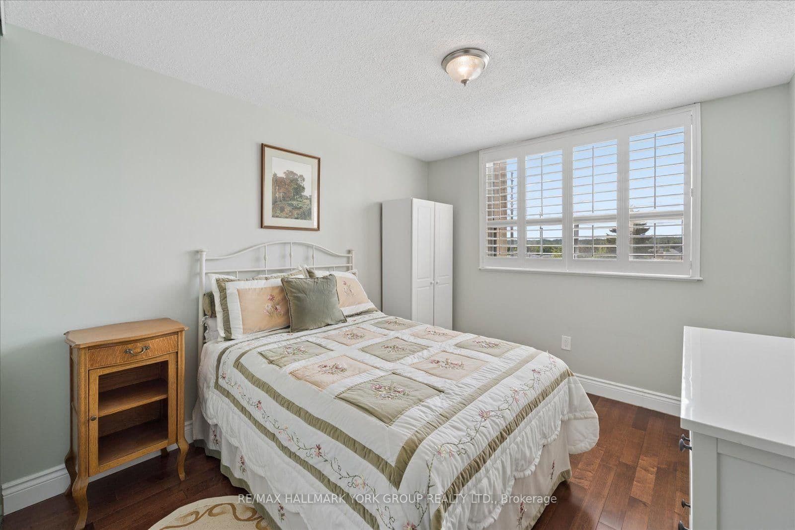 20 William Roe Boulevard, Unit 405 thumbnail 32