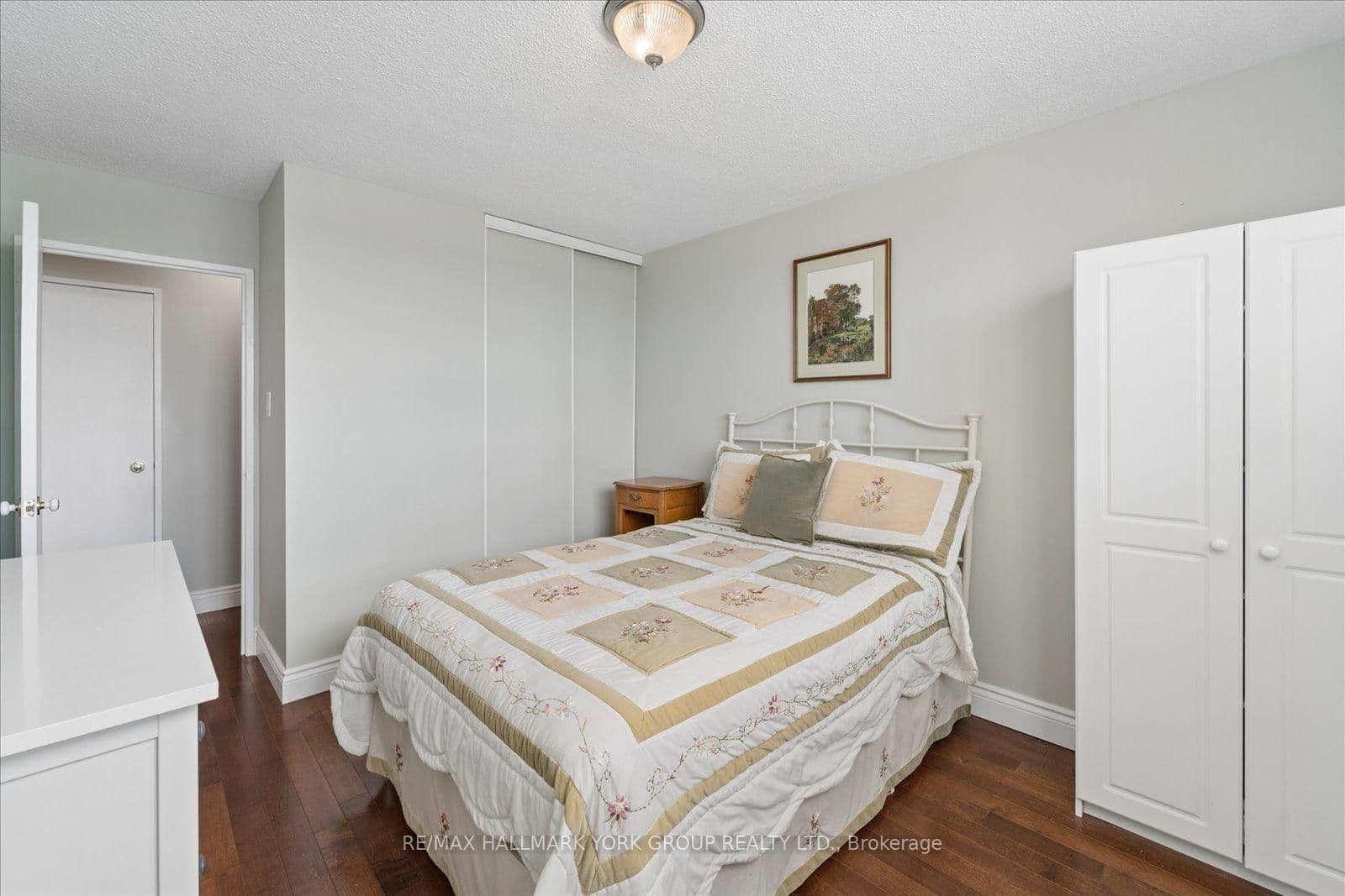 20 William Roe Boulevard, Unit 405 thumbnail 33