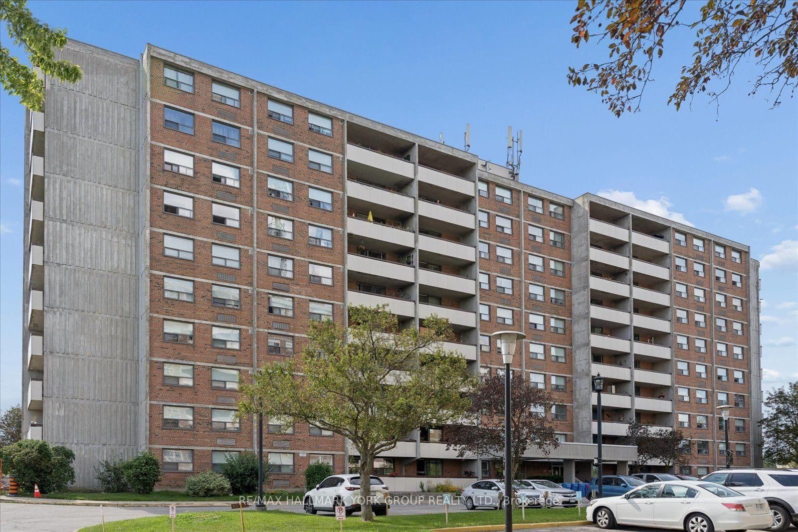 20 William Roe Boulevard, Unit 405 thumbnail 4