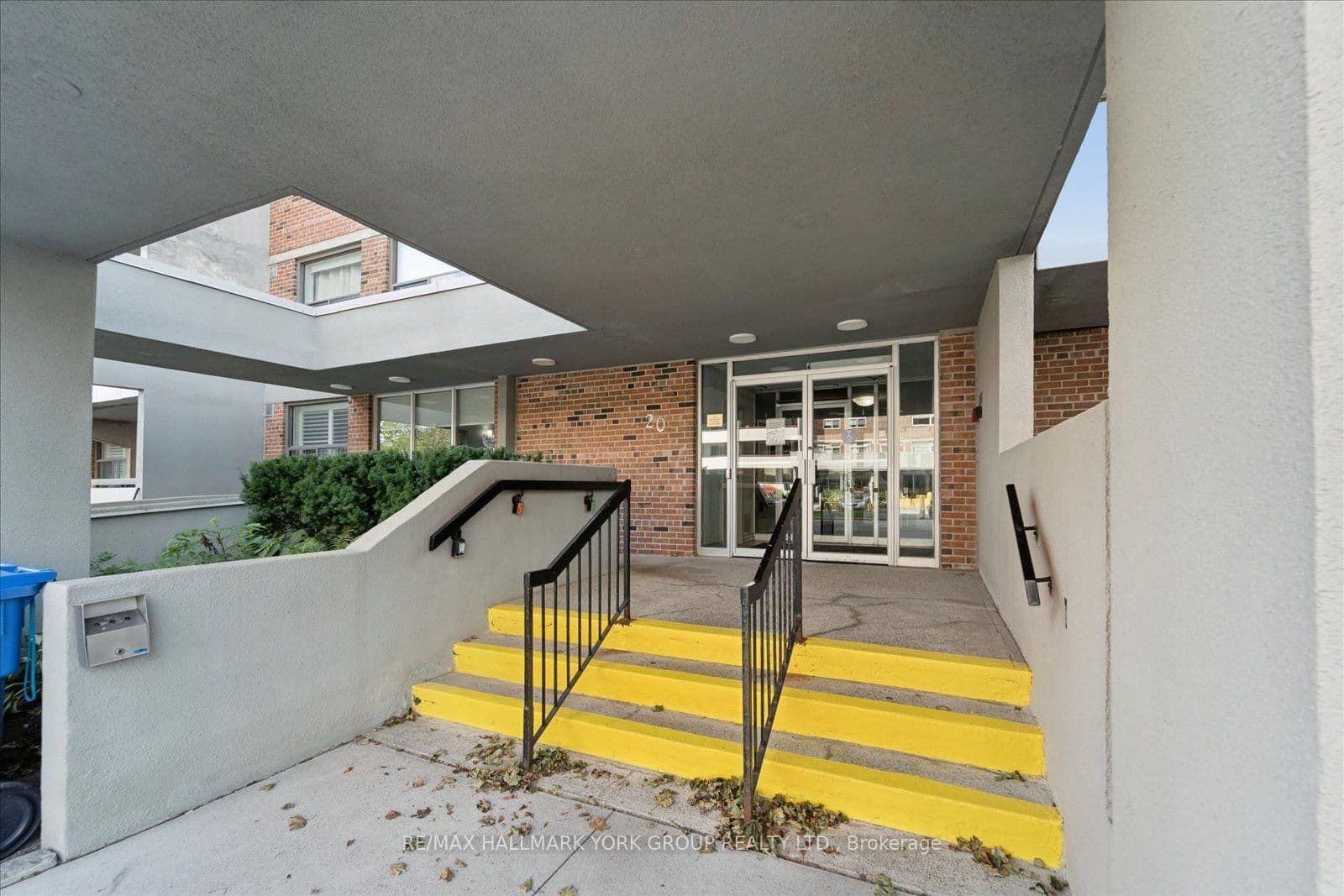 20 William Roe Boulevard, Unit 405 thumbnail 6