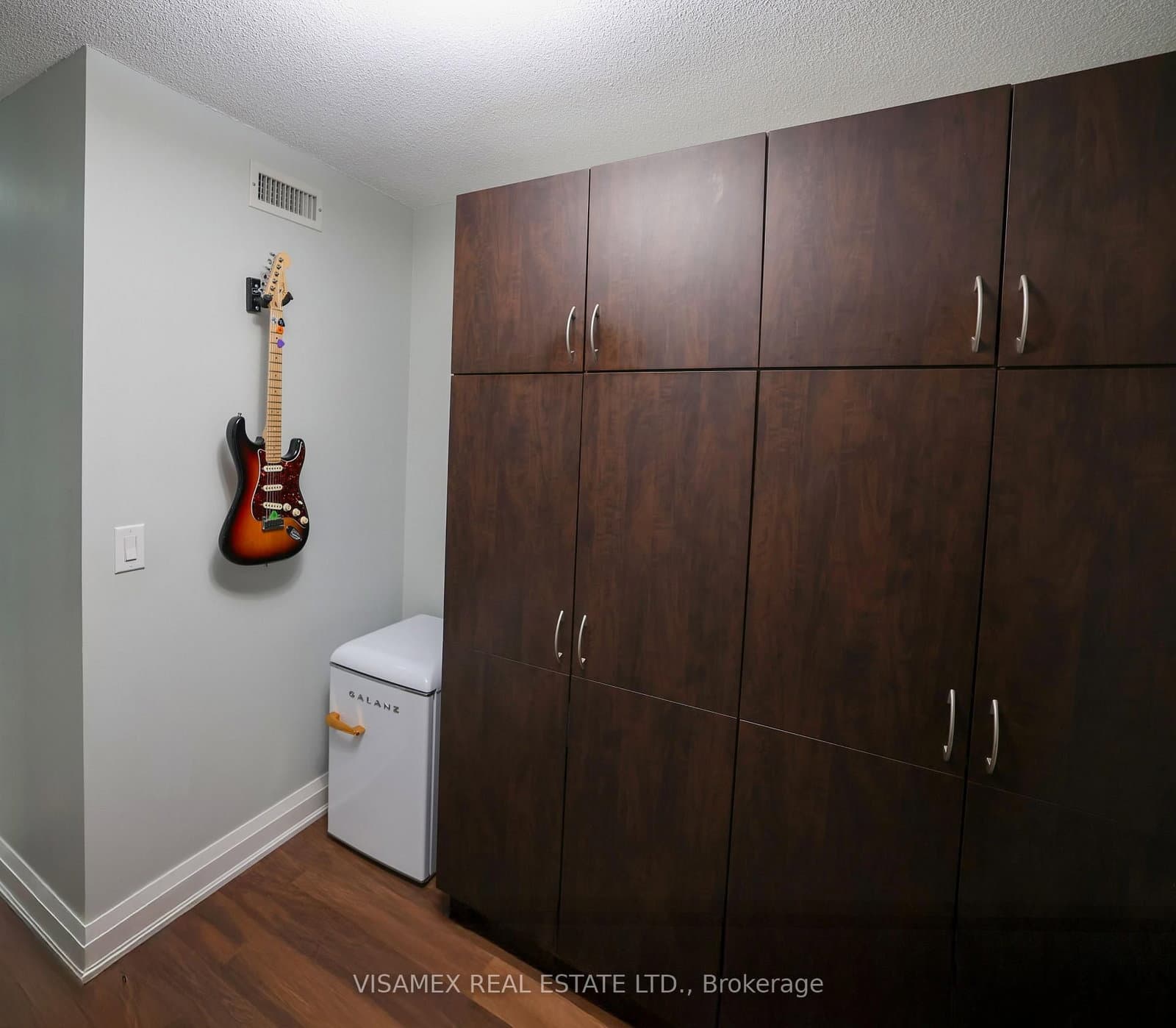 20 North Park Road, Unit 210 thumbnail 16