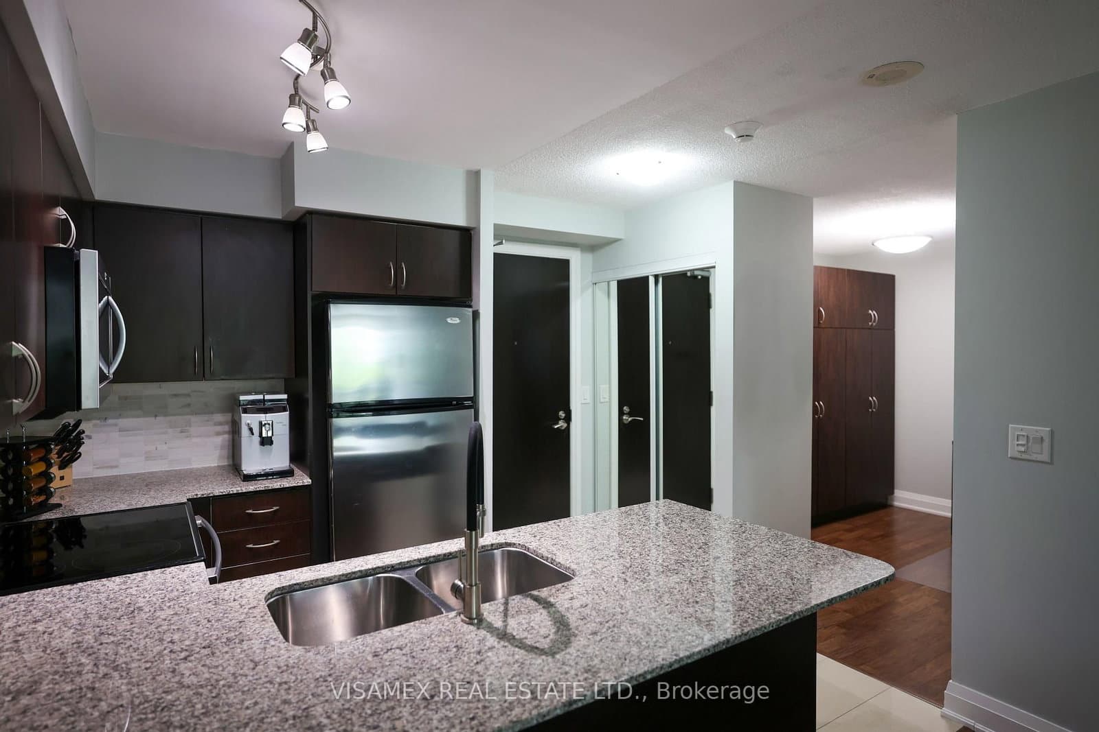 20 North Park Road, Unit 210 thumbnail 6