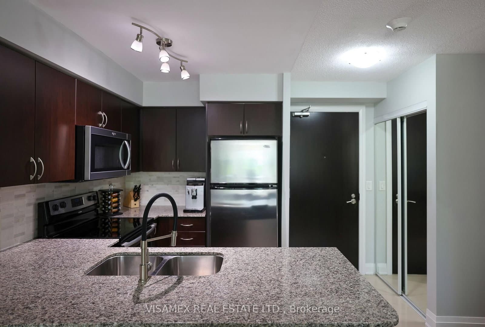 20 North Park Road, Unit 210 thumbnail 8