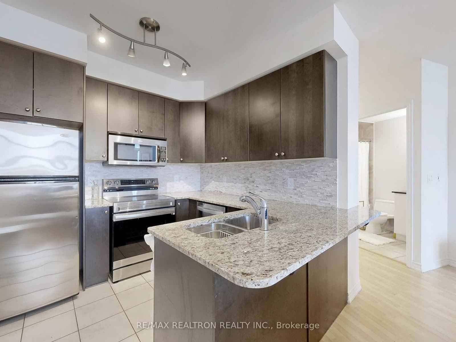 9225 Jane Street, Unit 401 thumbnail 8