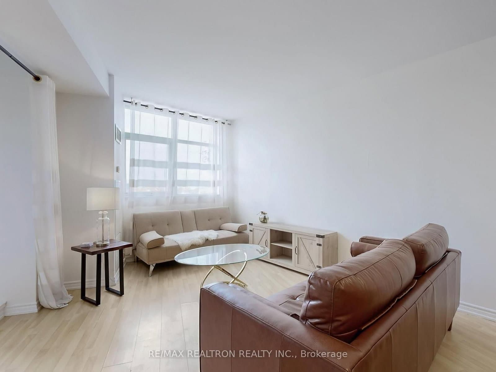 9225 Jane Street, Unit 401 thumbnail 9