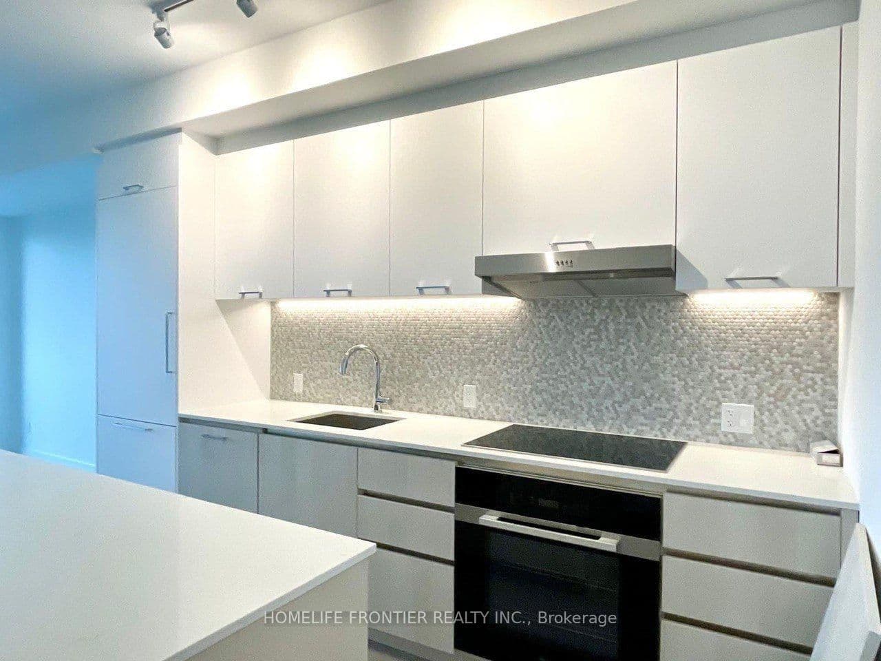 8188 Yonge Street, Unit 415 thumbnail 2