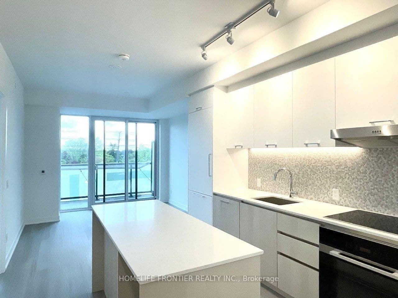 8188 Yonge Street, Unit 415 thumbnail 3