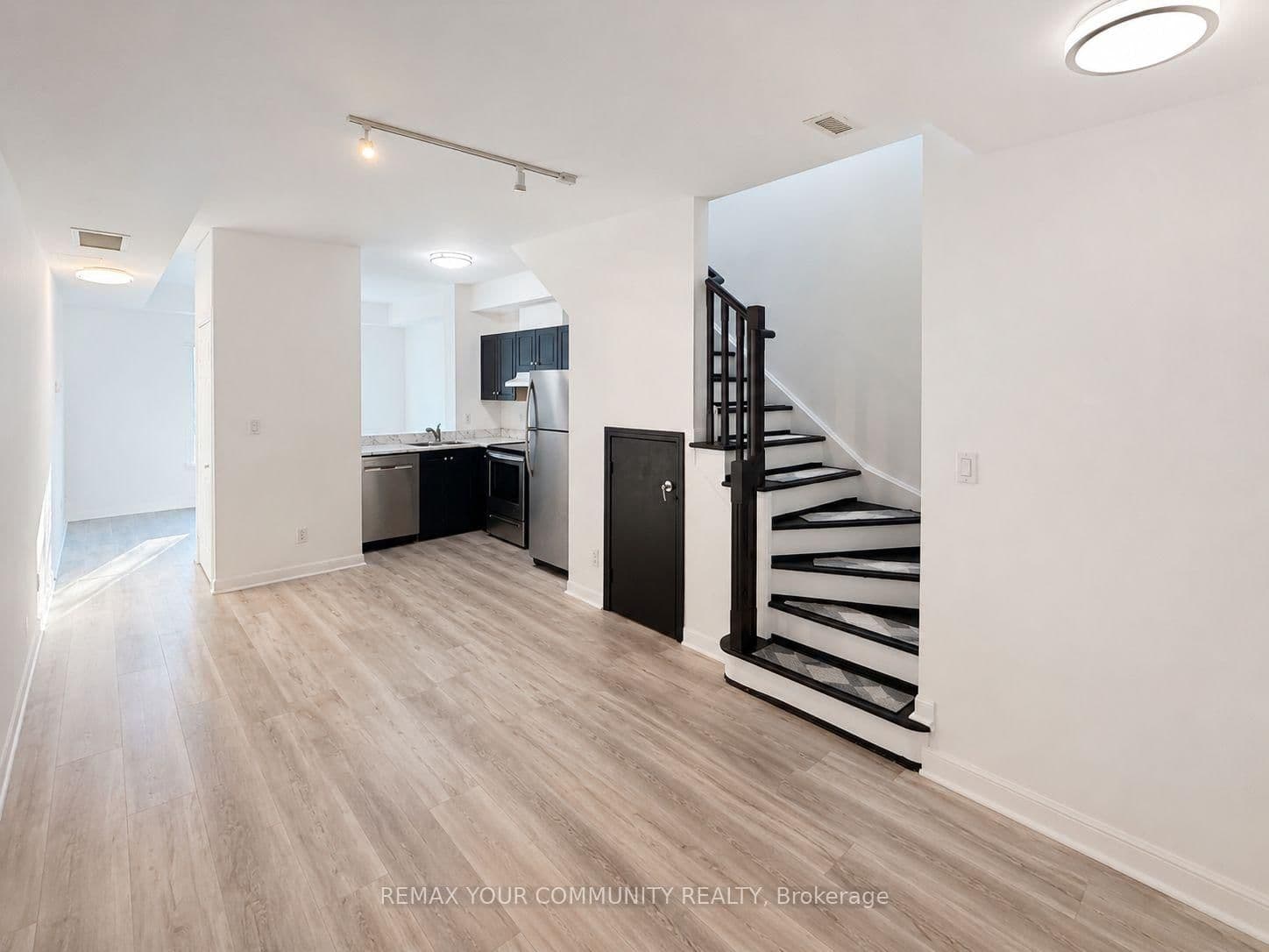 1 Center Street W, Unit 201 thumbnail 3