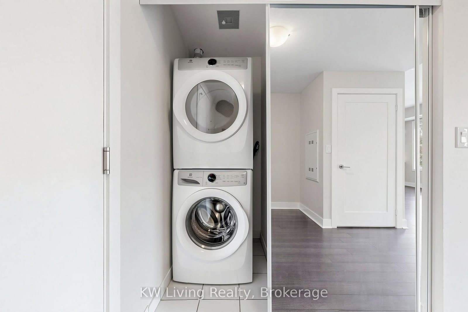 28 Prince Regent Street, Unit 314 thumbnail 32