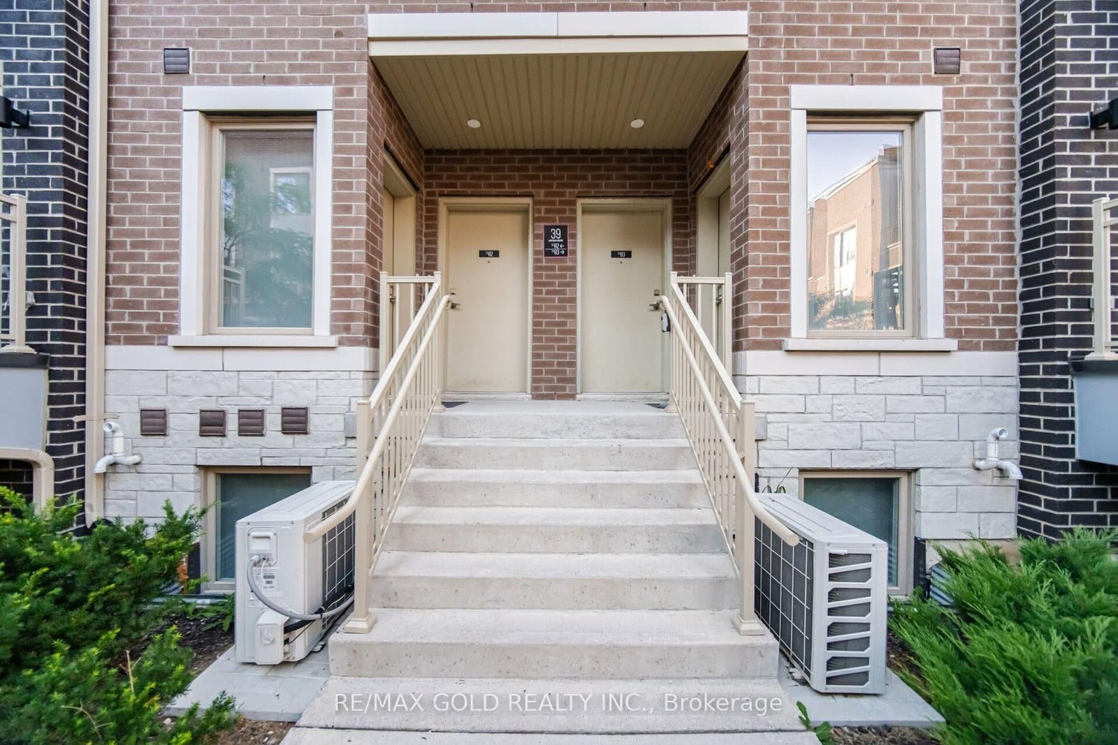 39 Honeycrisp Crescent, Unit TH83 thumbnail 2