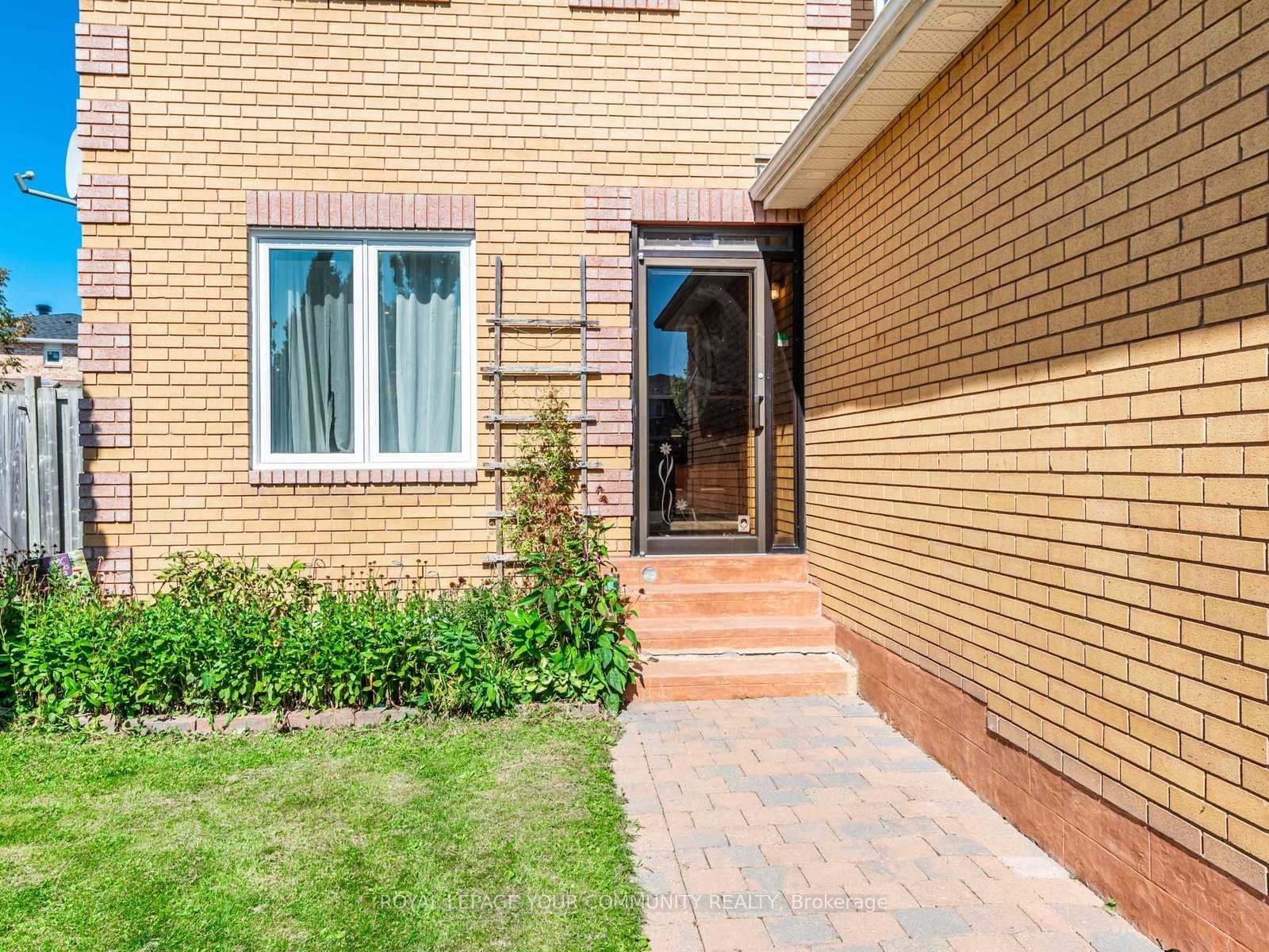5 Mandel Crescent thumbnail 2