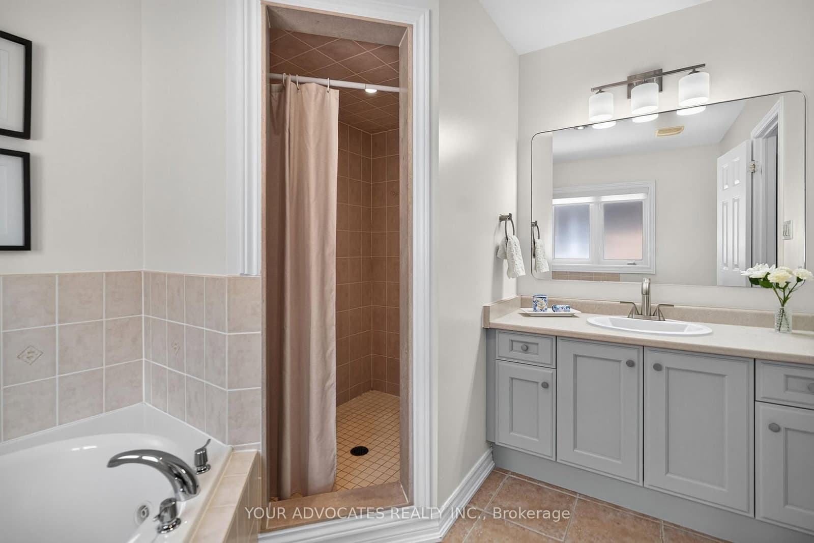 228 Twin Hills Crescent thumbnail 17