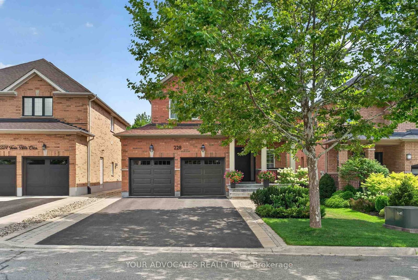 228 Twin Hills Crescent thumbnail 2