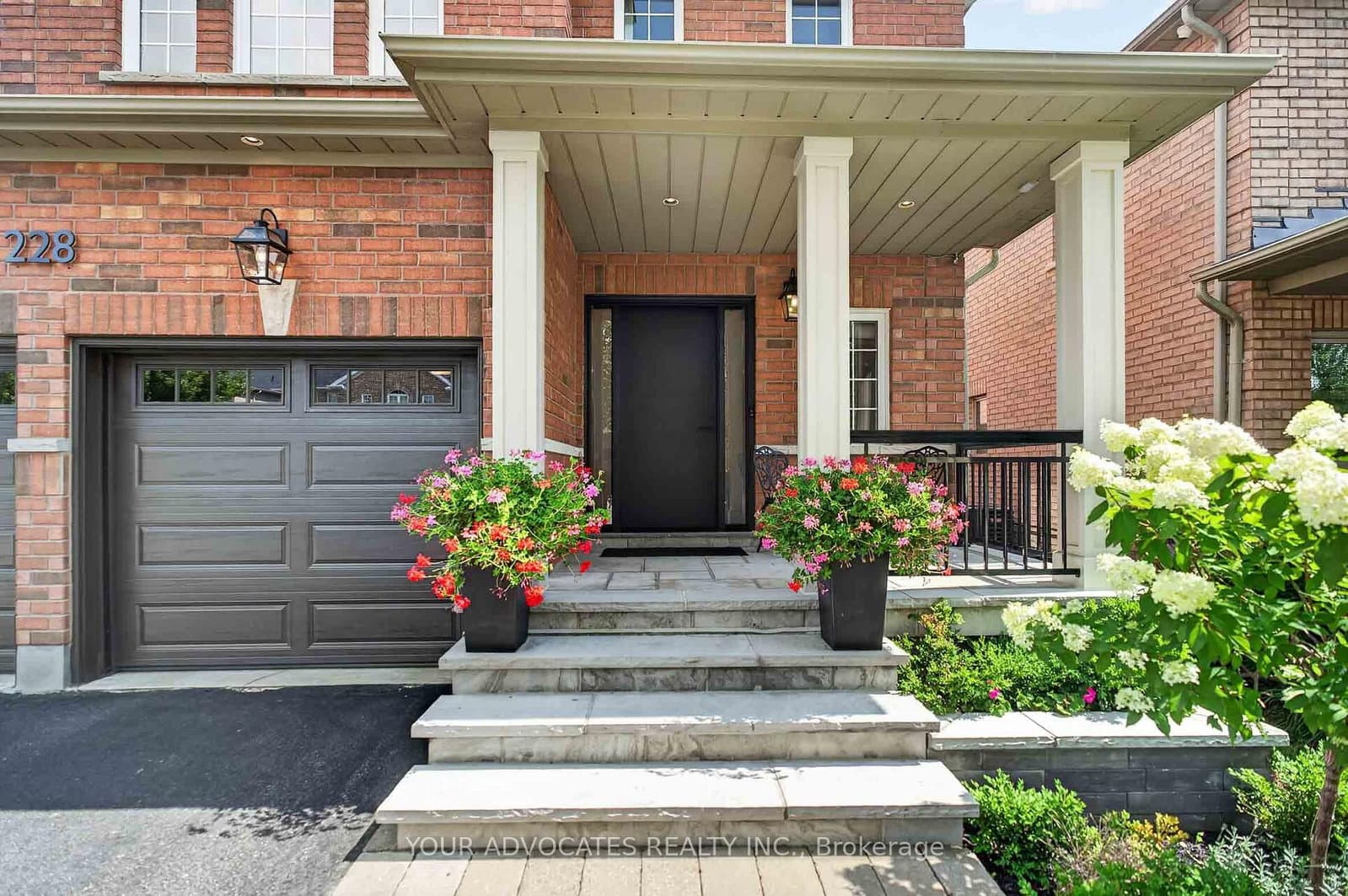 228 Twin Hills Crescent thumbnail 4