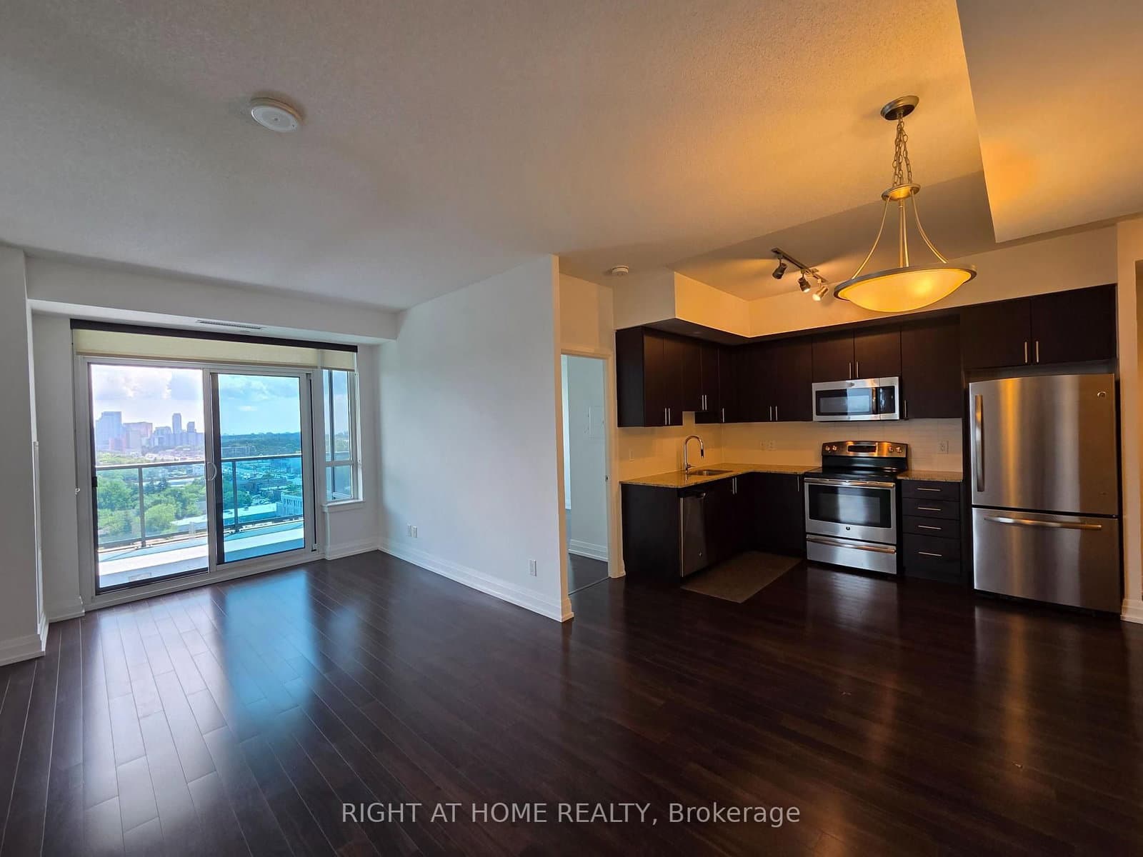 7165 Yonge Street, Unit 1406 thumbnail 15