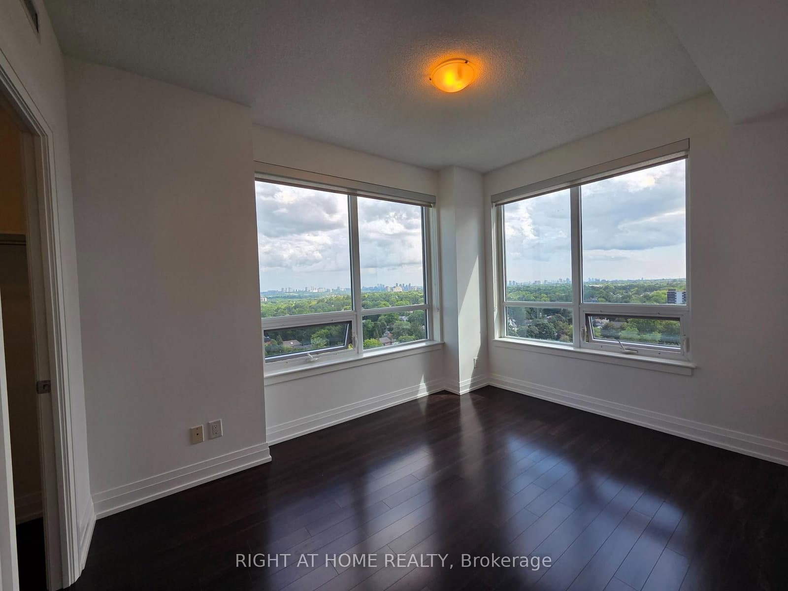 7165 Yonge Street, Unit 1406 thumbnail 18