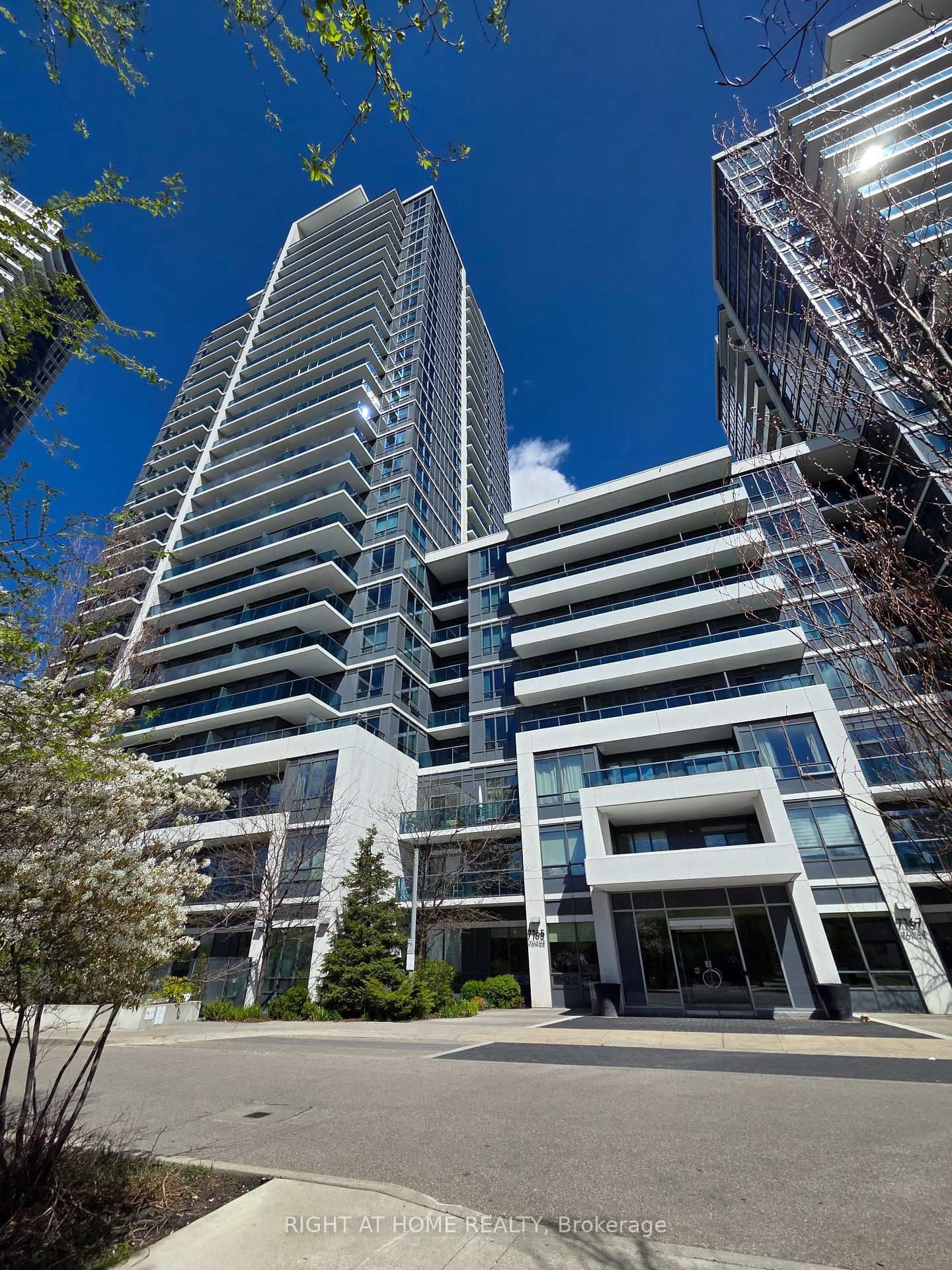 7165 Yonge Street, Unit 1406 thumbnail 3