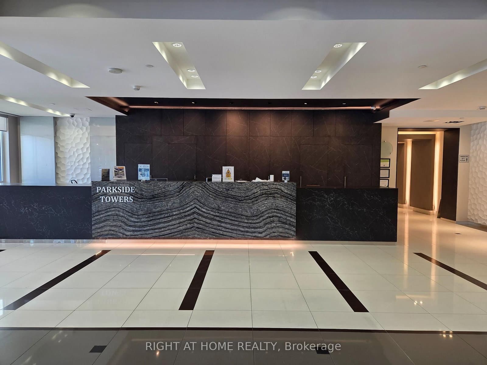 7165 Yonge Street, Unit 1406 thumbnail 8