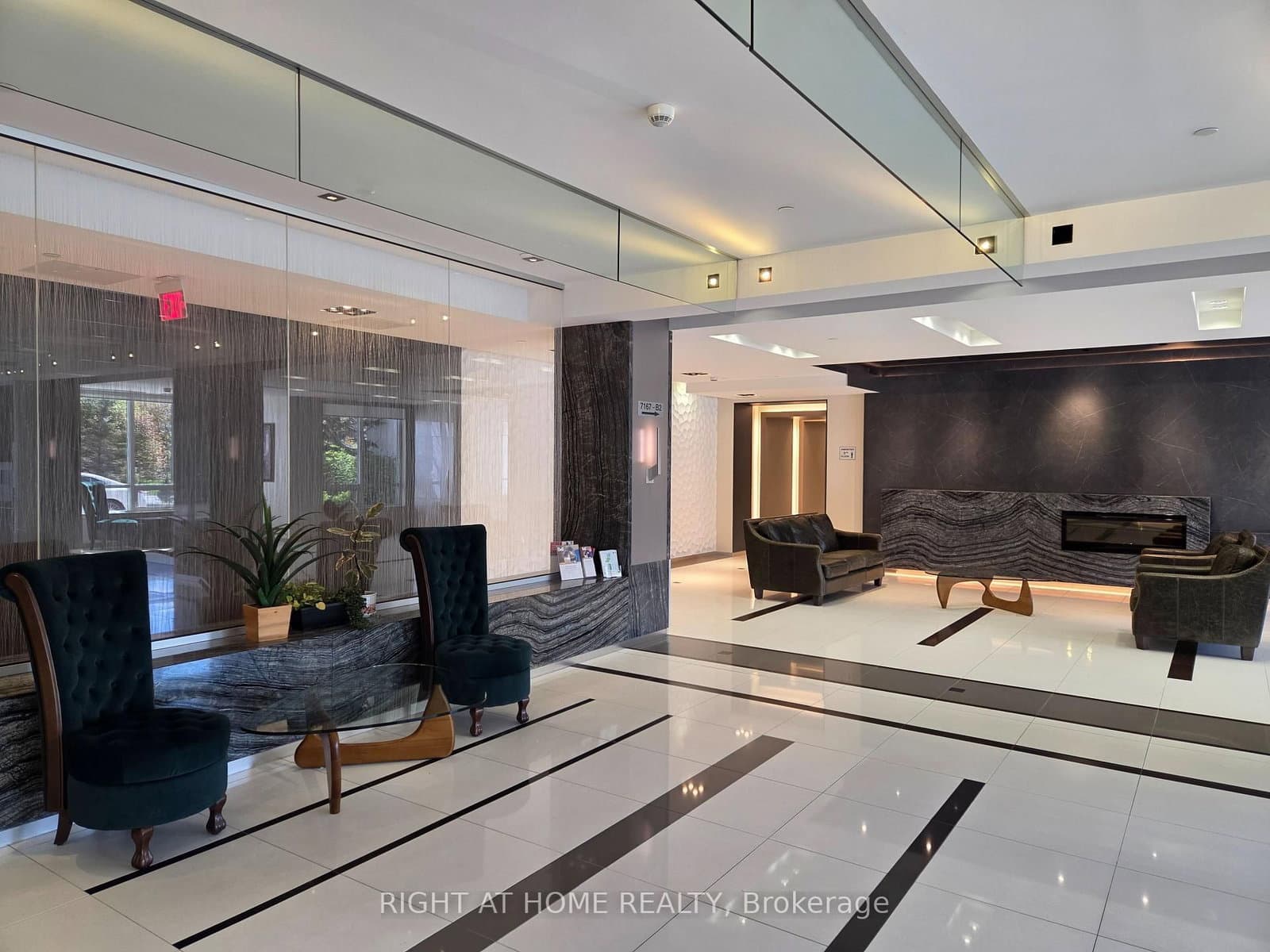 7165 Yonge Street, Unit 1406 thumbnail 9