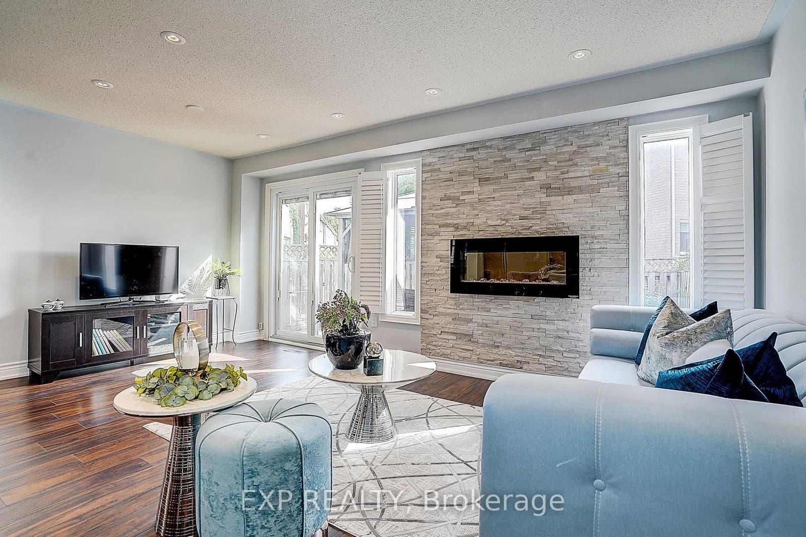 626 Walpole Crescent thumbnail 10