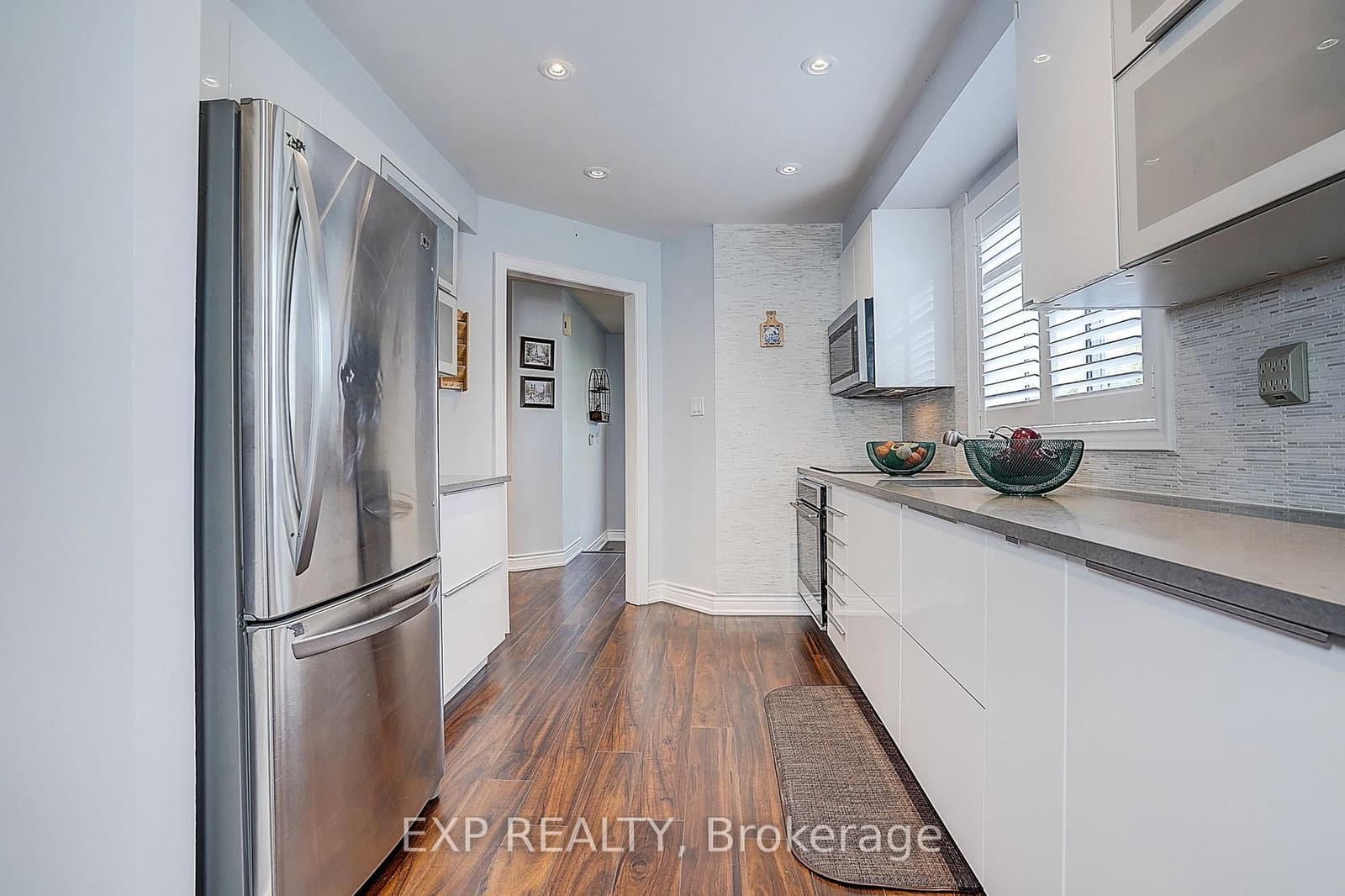 626 Walpole Crescent thumbnail 14