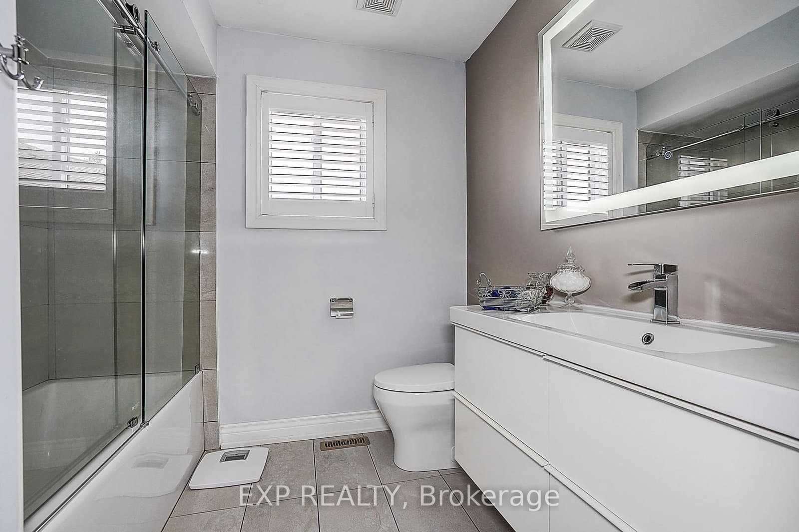 626 Walpole Crescent thumbnail 24